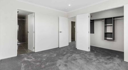 36 Christmas Road - Charming 5BR Manurewa Haven - Photo 4