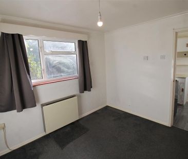 2 bedroom semi-detached house to rent - Photo 4