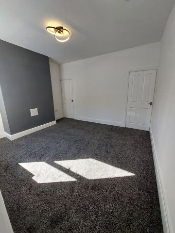 2 Bed Terraced House, Duchy Street, M6 - Photo 2