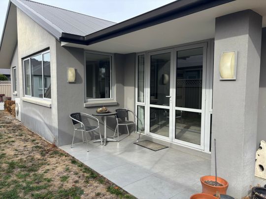 Cosy 3 bedroom available early December - Photo 1