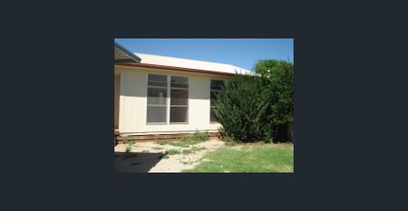 Centrally Located 3 Bedroom Home - Photo 5