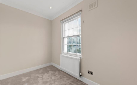 4 bedroom mews to rent - Photo 4