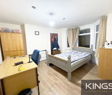 3 bedroom flat to rent - Photo 2