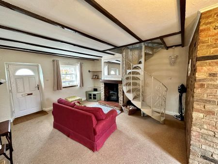 2 bedroom semi-detached house to rent - Photo 2