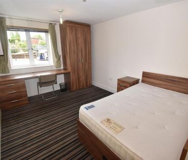 5 bedroom flat to rent - Photo 1