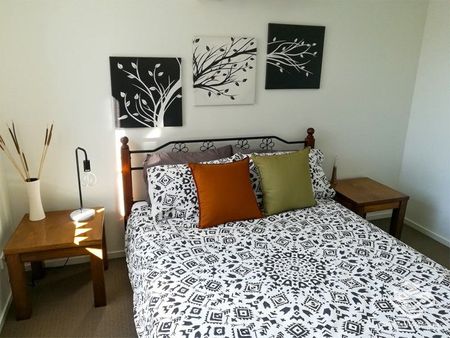 LUXURY RESORT STYLE APARTMENT AT CLERMONT please call Amy on 0431 598 753 for inspection - Photo 3