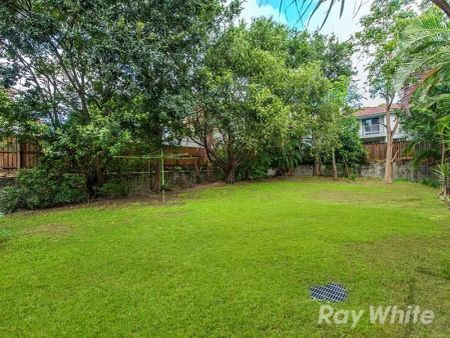 9 Glin Avenue, Newmarket QLD 4051 - Photo 4