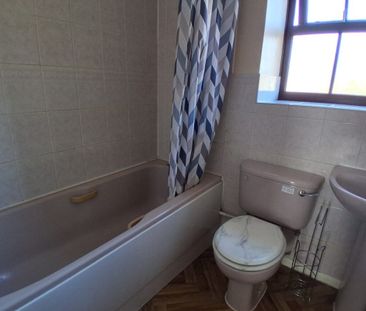 Elizabeth Court - Photo 5