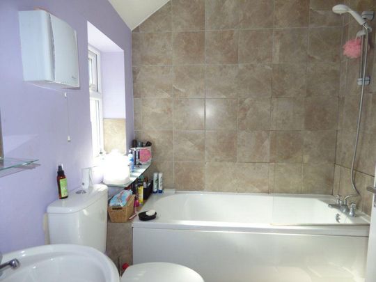 3 bedroom semi-detached house to rent - Photo 1