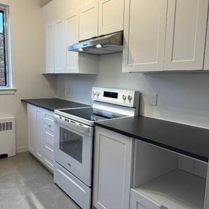 DISPONIBLE MAINTENANT, GRAND 4 1/2 À LOUER, CÔTE-DES-NEIGES - Photo 2