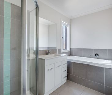 Comfort, Space & Convenience in Prime Hamilton Valley Location - Photo 2