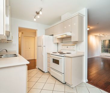 Spacious 2 Bedroom Garden Suite in Kitsilano! - Photo 2