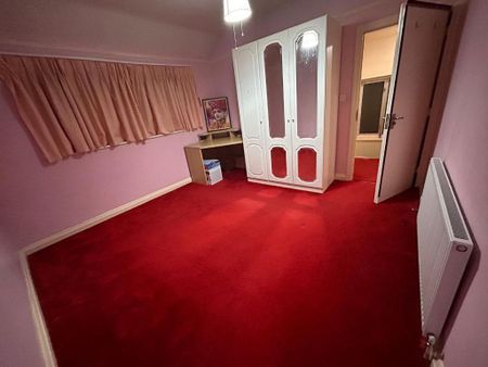 4 bedroom semi-detached house to rent - Photo 2