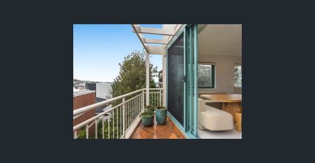 Coastal Luxury Living – Light-Filled Designer Apartment Moments to Clovelly Beach - Photo 2