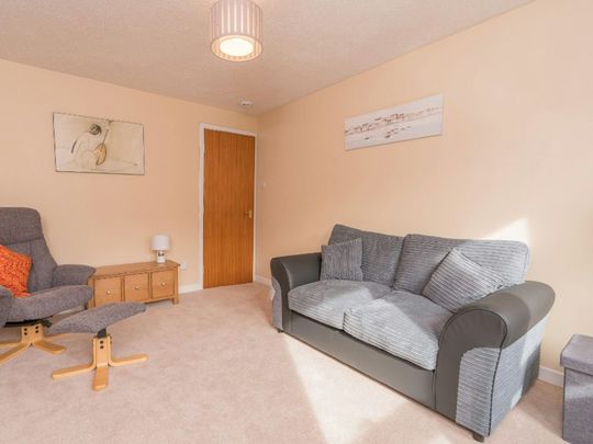 Flat to rent on - Photo 1