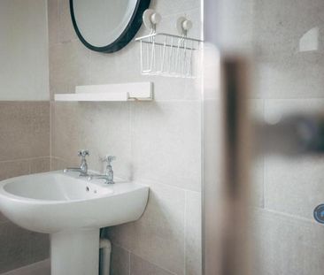 3 bedroom end of terrace house to rent - Photo 3