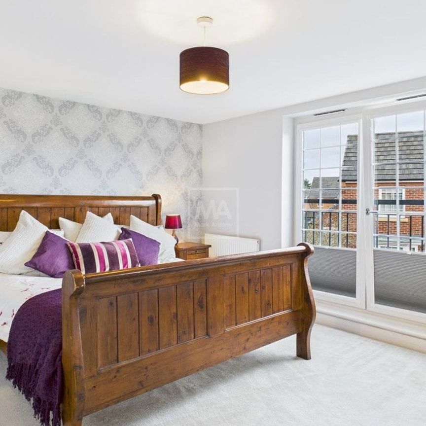 Blue Lake Gardens, Great Sankey, WA5 - Photo 1