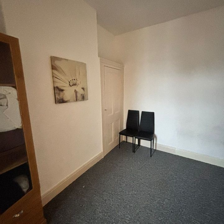 2 Bed Flat, Ashley Lane, M9 - Photo 1