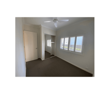 ** GREAT LOCATION 2 Bed Modern Granny House** - Photo 2