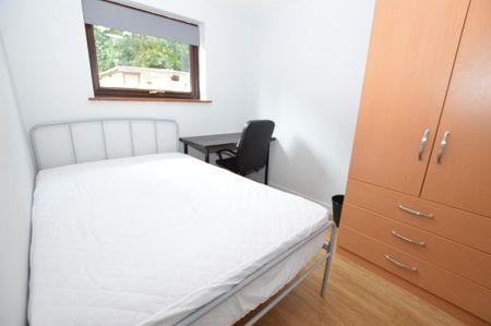 5 bedroom semi-detached house to rent - Photo 4