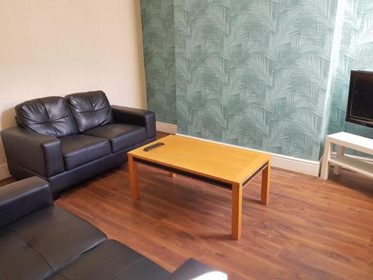 4 bedroom terraced house to rent - Photo 1