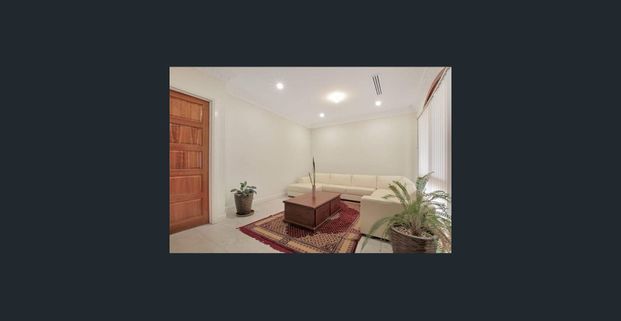 Luxurious house for rent in Enfield - Photo 1