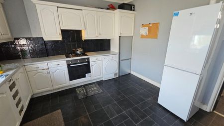 1 bed House Share - To Let - Photo 4