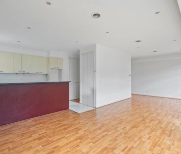 Spacious Two-Bedroom Townhouse in the Heart of Cheltenham - Modern ... - Photo 6