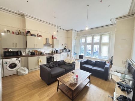 4 bedroom flat to rent - Photo 4