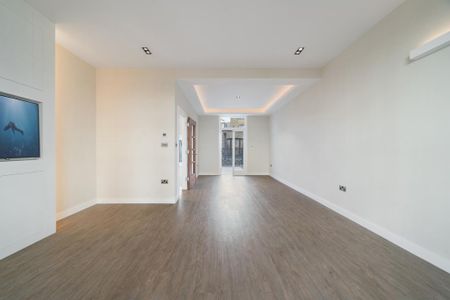 4 bedroom terraced house to rent - Photo 5