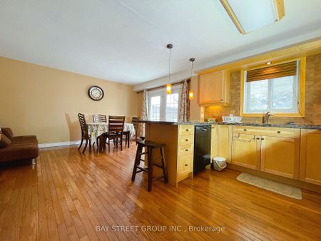 Detached Home For Lease | X8138520 - Photo 3