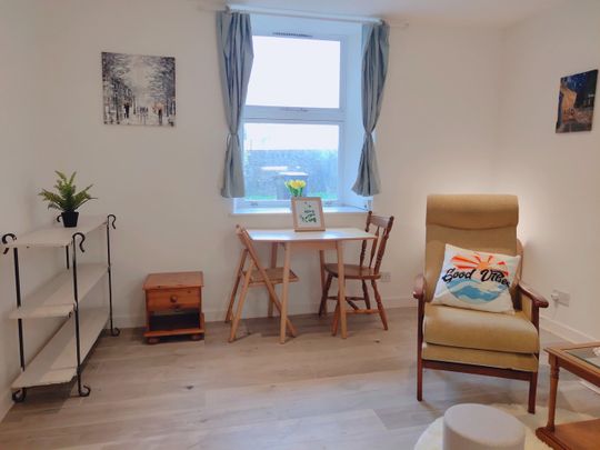 Studio Flat, Spital, AB24 - Photo 1
