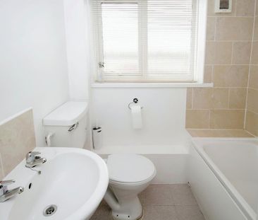 2 bedroom terraced house to rent - Photo 4