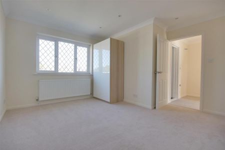 3 bedroom end of terrace house to rent - Photo 2