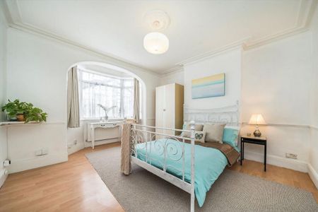 3 bedroom flat to rent - Photo 2