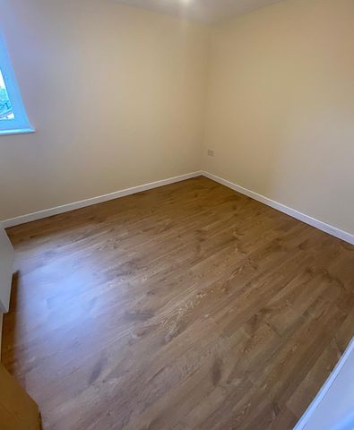 £1,200 PCM, Spacious Newly Refurbished Two Bedroom Flat in Penarth Road, Grangetown, Cardiff, CF11 6NJ - Photo 2