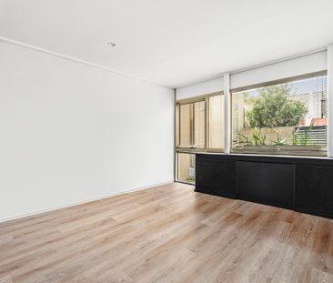 322 Young Street, Fitzroy VIC 3065 - House For Rent | Domain - Photo 2