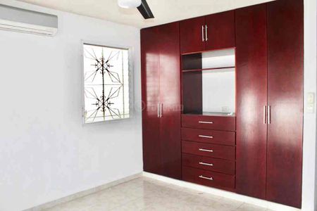 Casa en privada dentro de la zona norte de Mérida, muy cerca de plaza galerias. - Photo 2