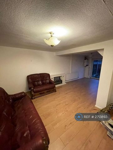 3 bedroom terraced house to rent - Photo 3