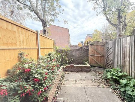 5 bedroom maisonette to rent - Photo 4