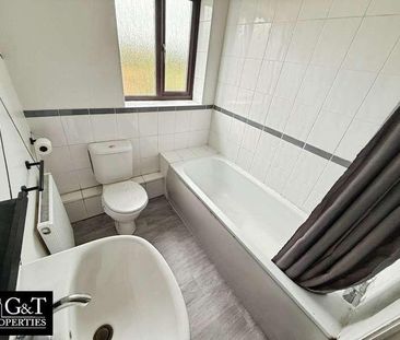 Surrey Drive, Kingswinford, DY6 - Photo 3