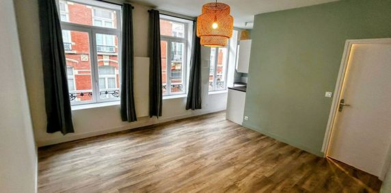 À LOUER – Studio rénové de 23 m², Rue Meurein, Lille réf 1506 - Photo 2