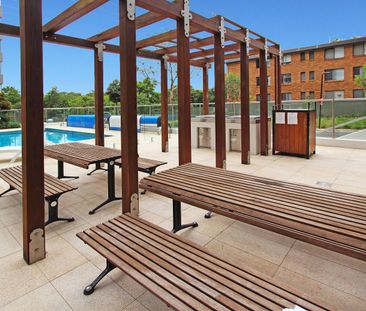 Well Maintained 1 Bed plus Study Desk and Parking! - Photo 4