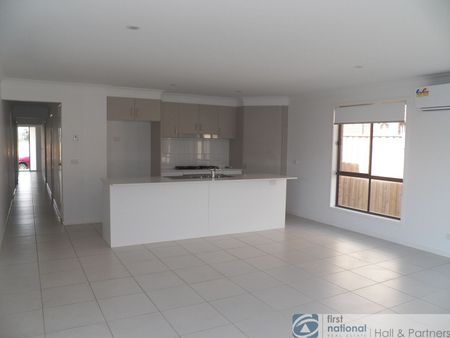 10 Solar Close, 3977, Cranbourne East Vic - Photo 2