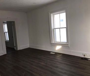 For Lease - 162 Dundas Street, Belleville, Ontario - Photo 2