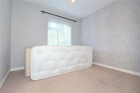 4 bedroom link detached house to rent - Photo 5