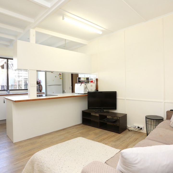 CENTRAL COOLANGATTA TWO BEDROOM UNIT - Photo 1