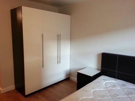 3 bedroom private hall to rent - Photo 3