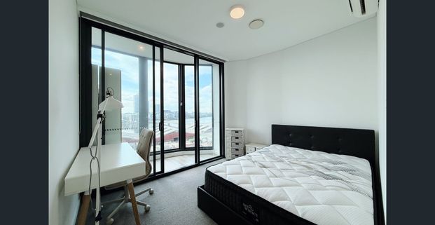 Marina Square Waterfront Luxury | Panoramic Waterview & Cityscape | Fully Furnished! - Photo 1