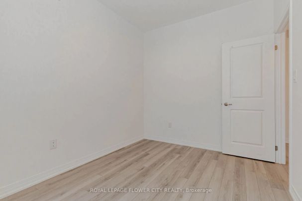 Property For Lease | X9239146 - Photo 1